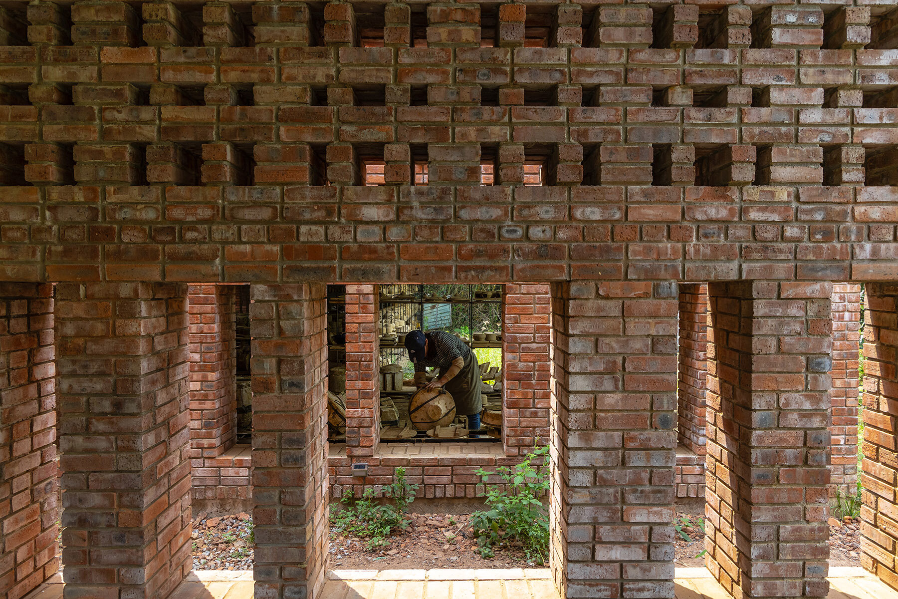terra-cotta-workshop-designboom-full-6