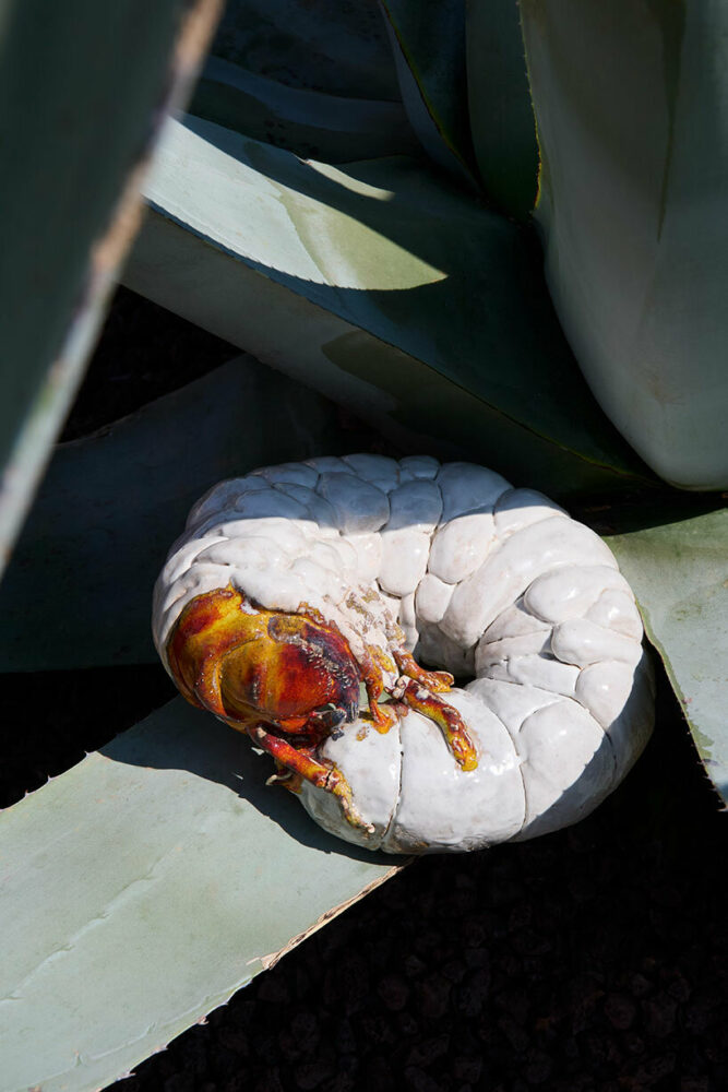 Isa Melsheimer Larvae II Céramique émaillée｜Glazed ceramic 2021 | imag courtesy Galerie Esther Schipper © Adrien Dirand