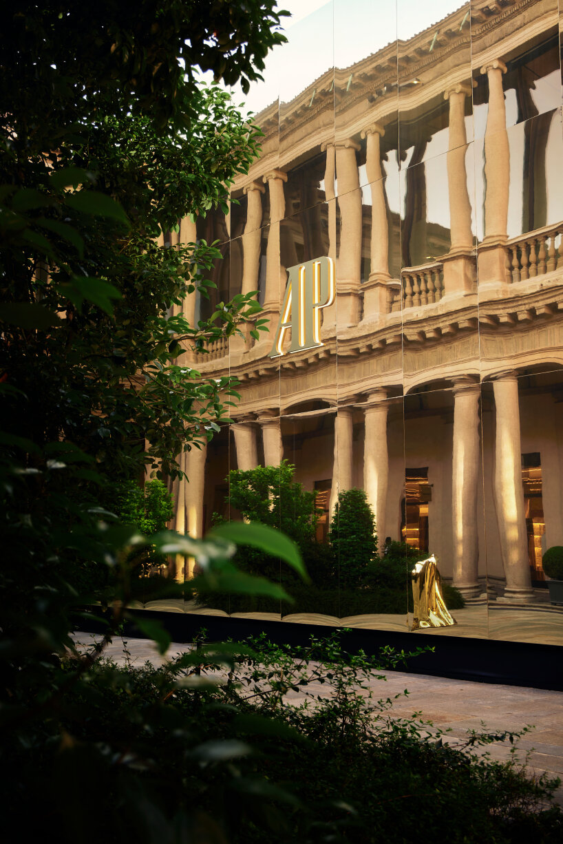 audemars piguet 18-karat gold watch exhibition milan