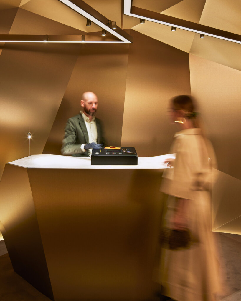 audemars piguet 18-karat gold watch exhibition milan