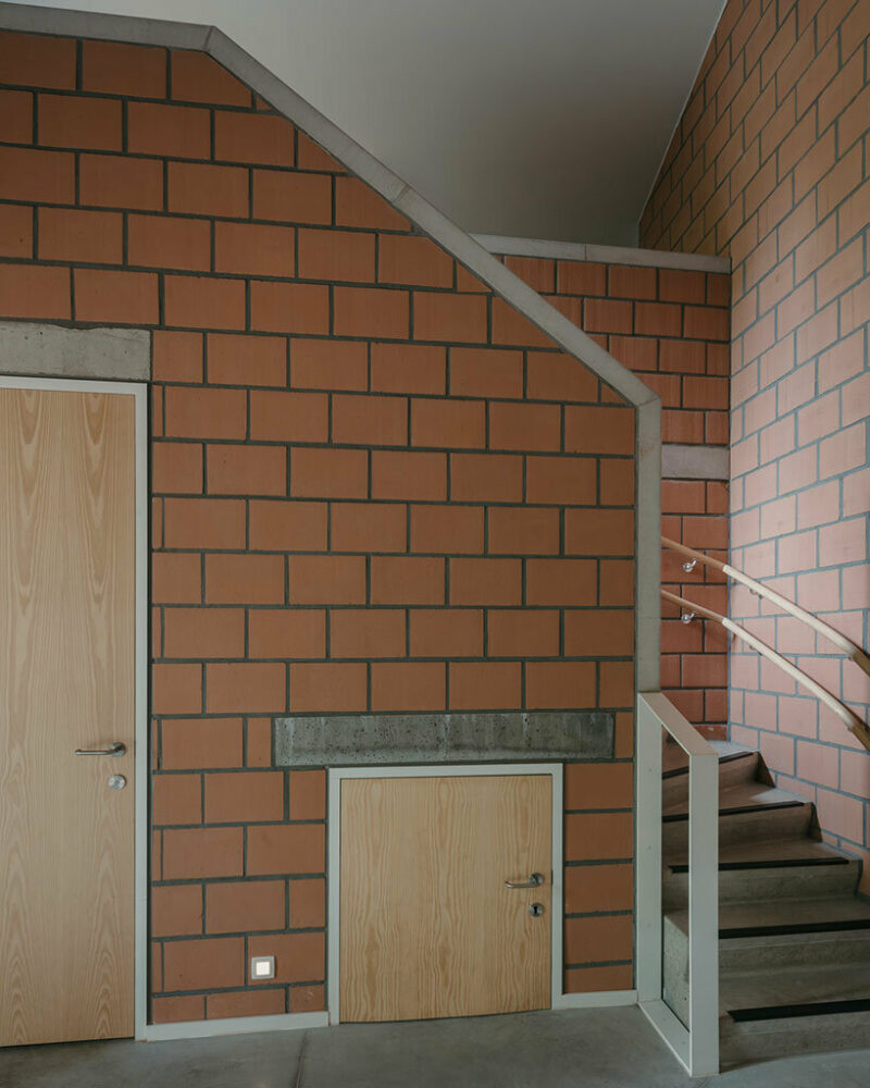 the history of the Hoge Rielen is visible through various types of masonry