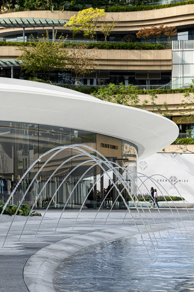 Market Street guides visitors into the central plaza with a tree-lined layout