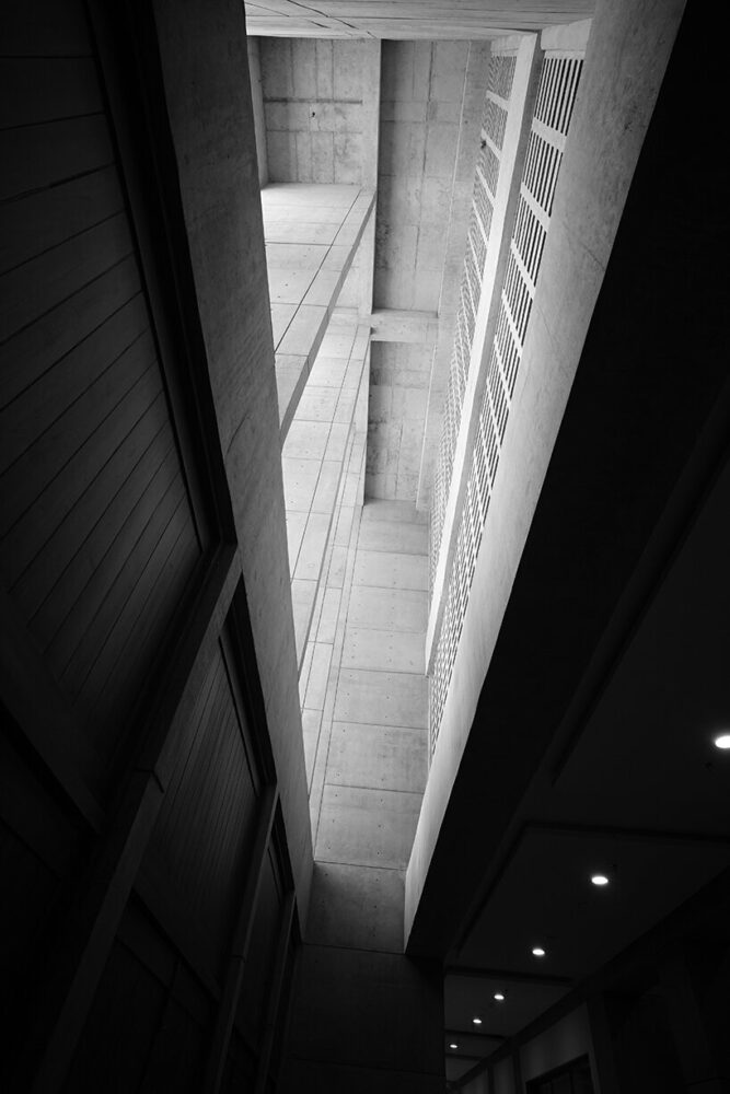 peripheral spaces act as buffers against the hot climate, reducing cooling loads and enhancing energy efficiency