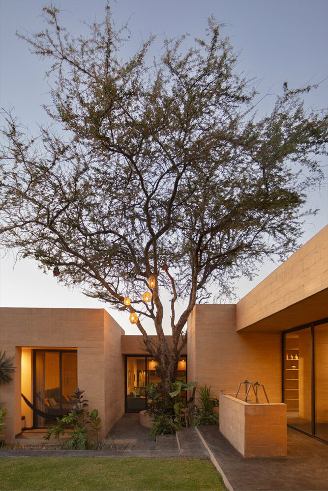 entrance alleys between large blocks compress and guide visitors inside