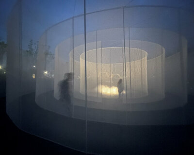 TLS' bamboo maze installation wrapped in mesh emits a luminous mist in chengdu