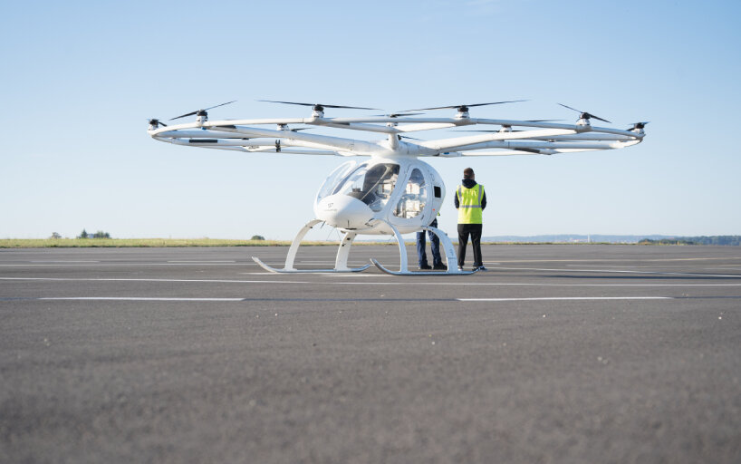 Volocopter's 2X airfract at Pontoise airfield in France with crew