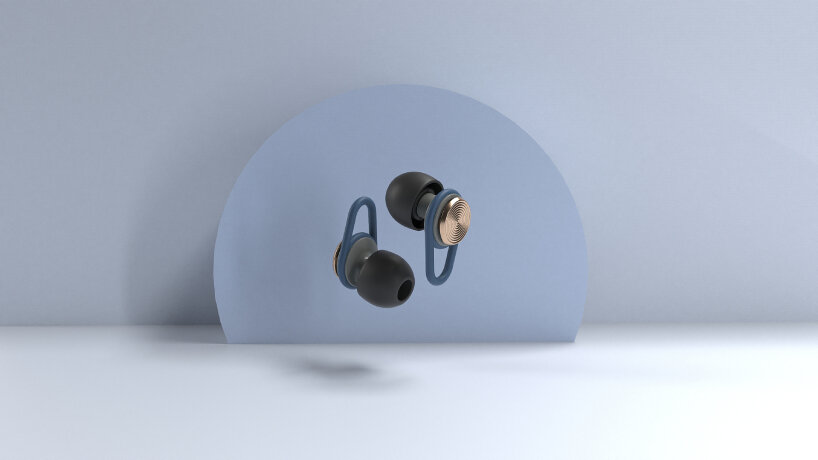 for select colorways, Hears incorporates a 'Coin' design element