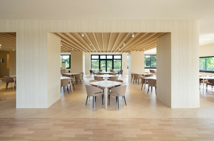 the hues and materials ensure a serene atmosphere