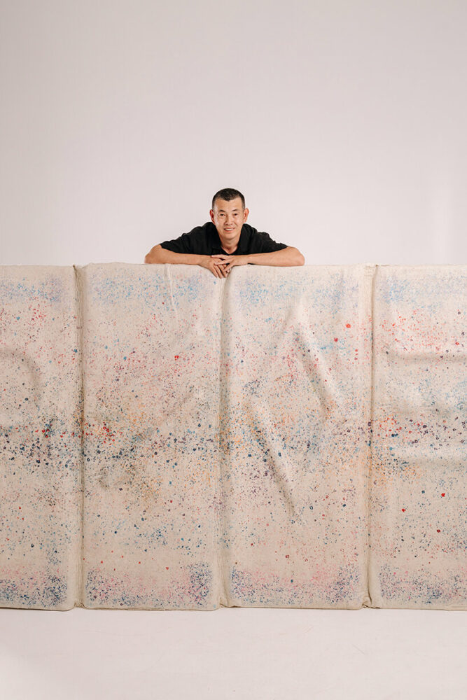 apart from a traditional screen, the structure can be folded in various configurations