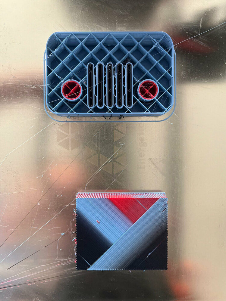 Dov Ganchrow unravels a virtual object to define the sequential color composition of the filament