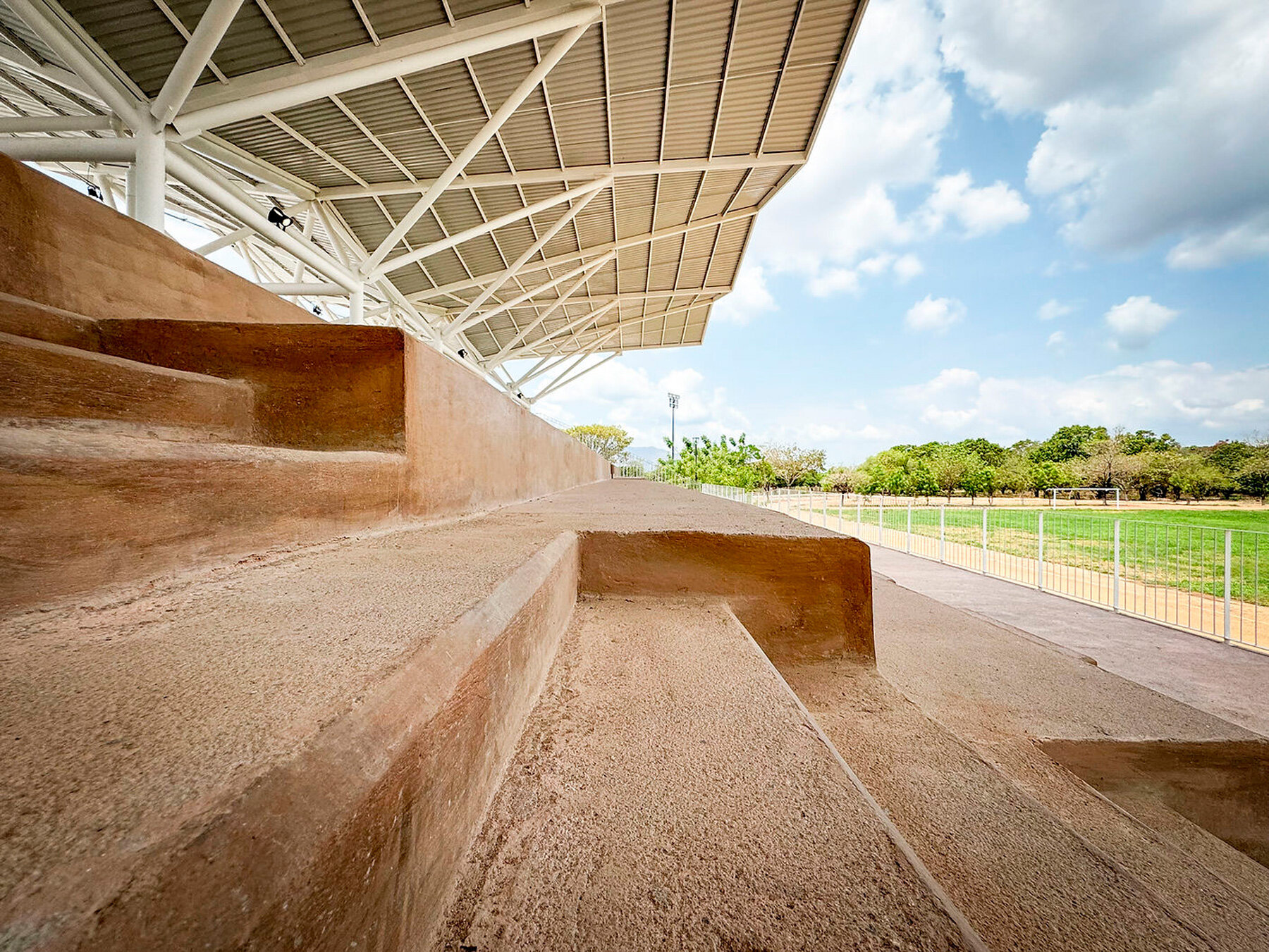 revamped-sports-center-zanatepec-mexico-aidia-studio-designboom-1800-3