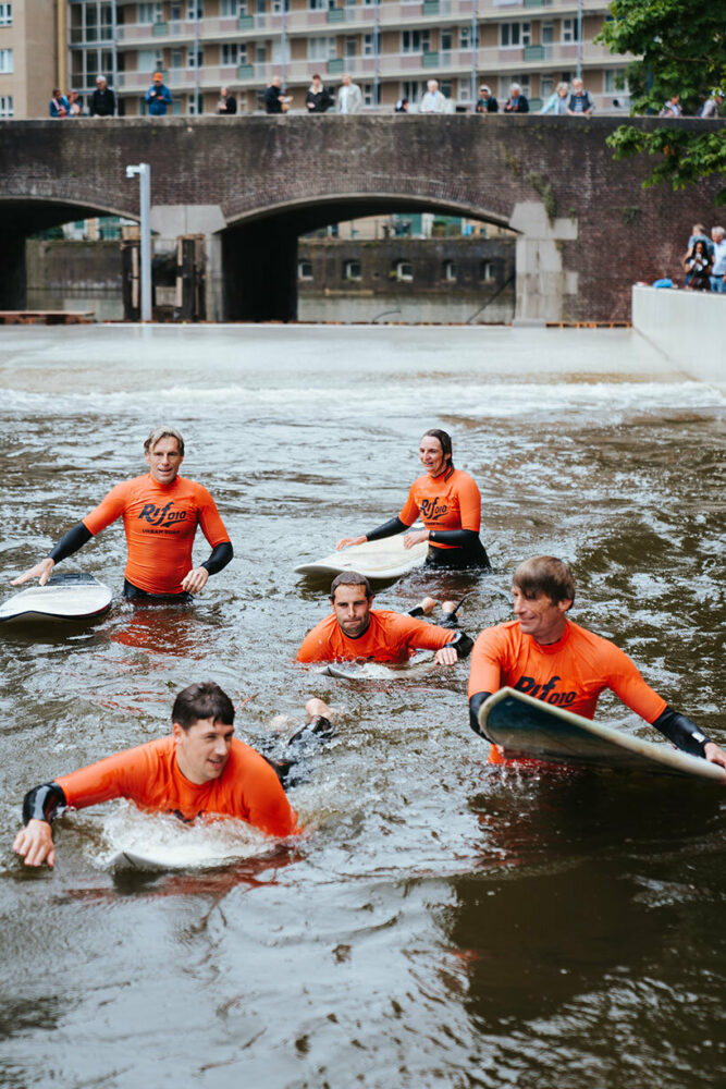 adjustable wave settings accommodate various skill levels