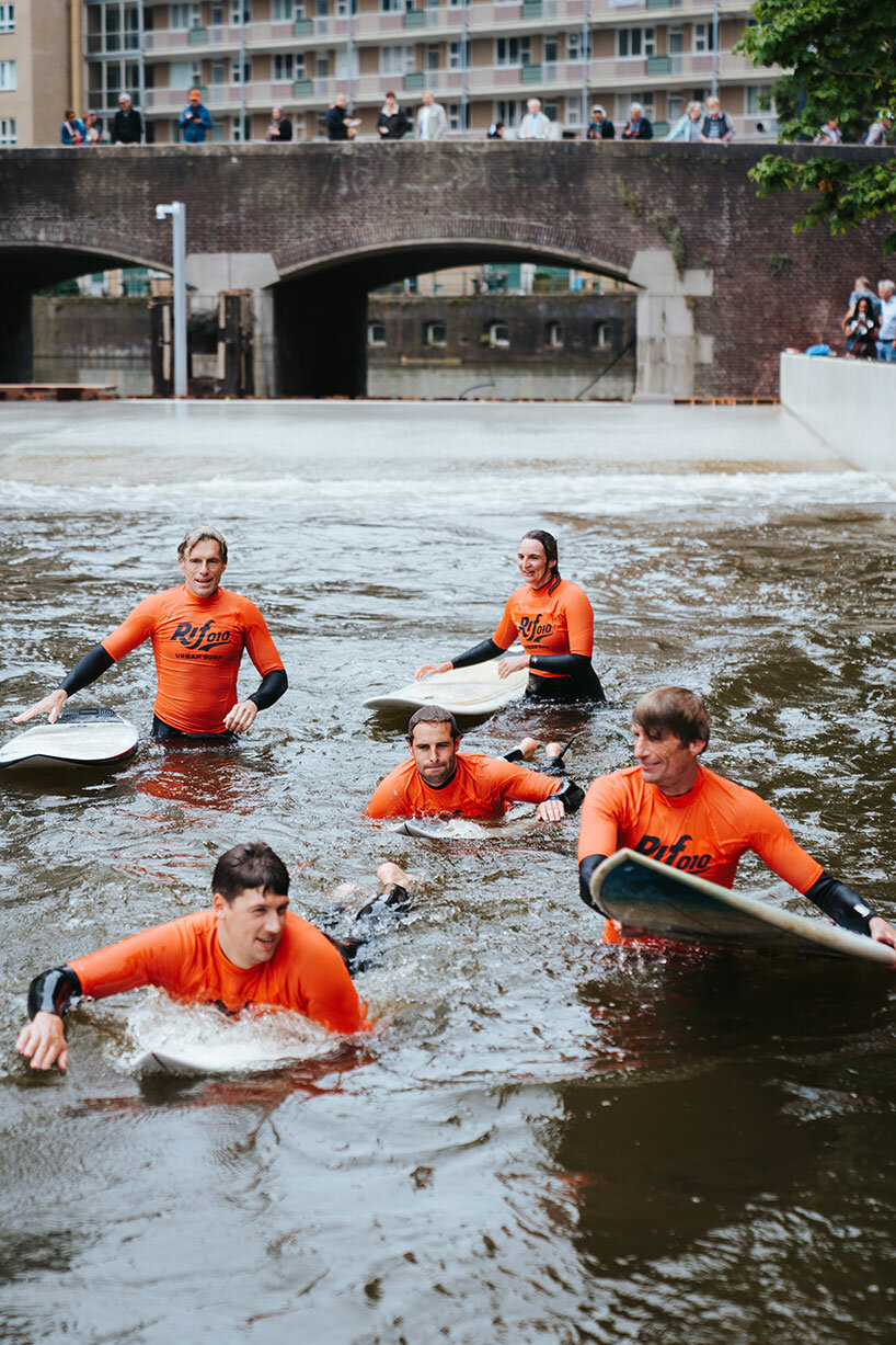 adjustable wave settings accommodate various skill levels