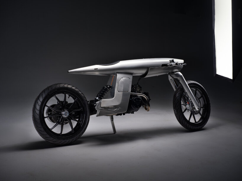 Bandit9 adds a monoshock to stabilize the vehicle when it takes sharp turns