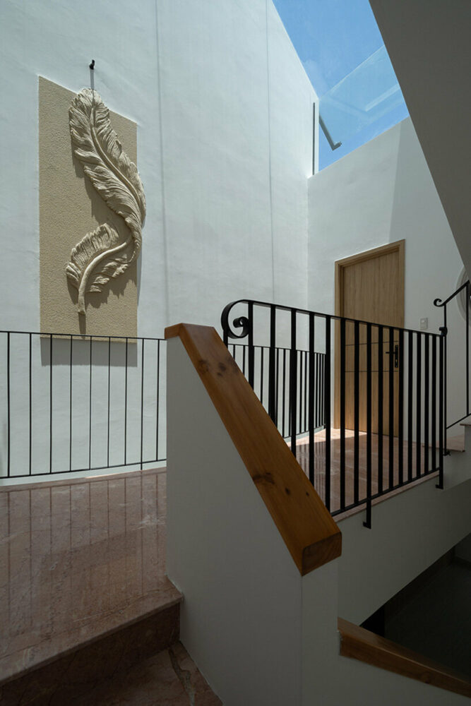 LA House offers residents a direct connection to the natural landscape