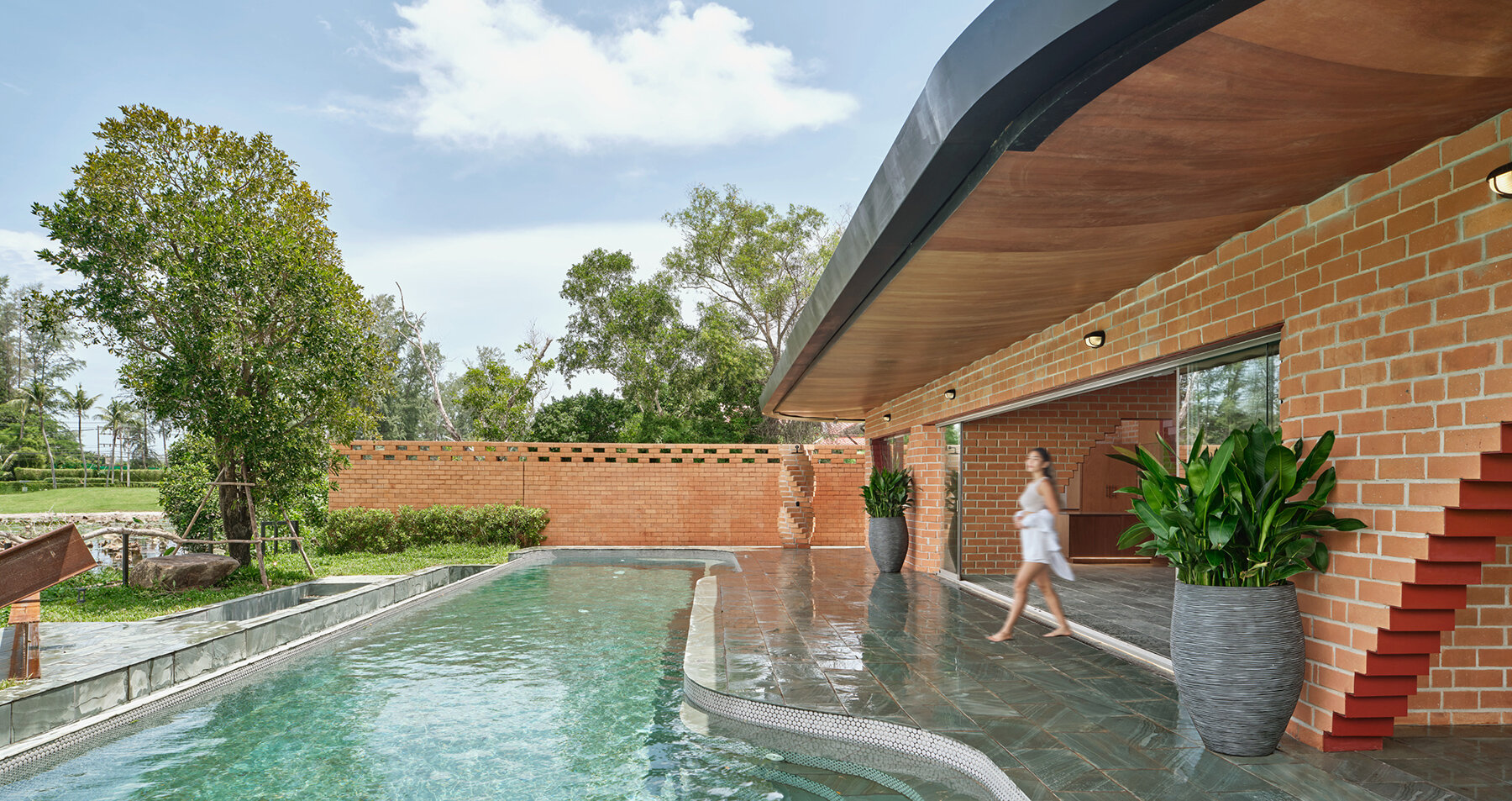 enter-projects-asia-laguna-brick-house-thailand-designboom-06a