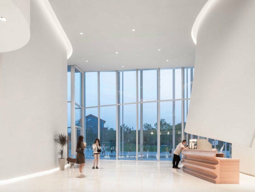 image by Liang Wenjun