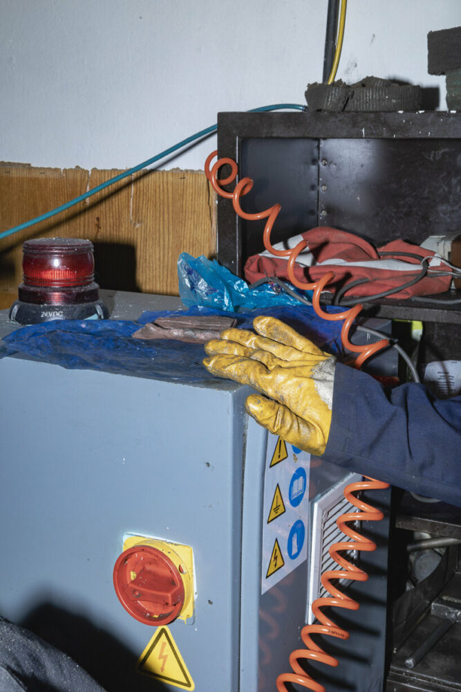 examining how traces of time and material manifest in architecture, human bodies, and psychology