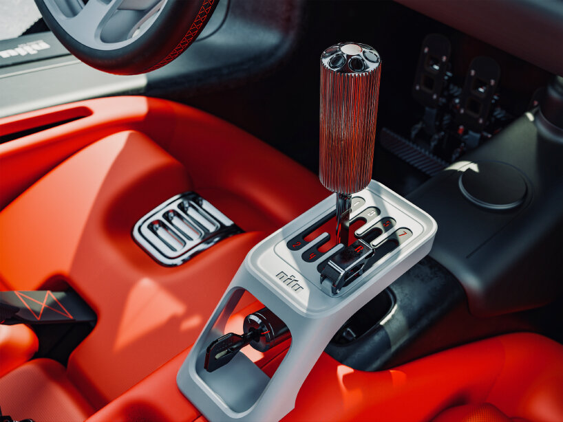 there is a seven-speed manual transmission for the driver