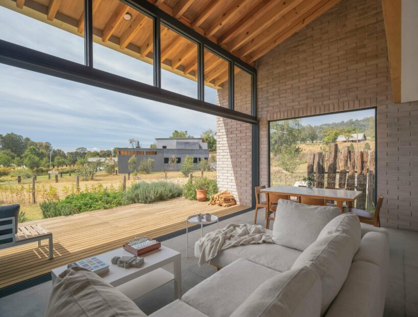 an open program on the interior organizes the activities