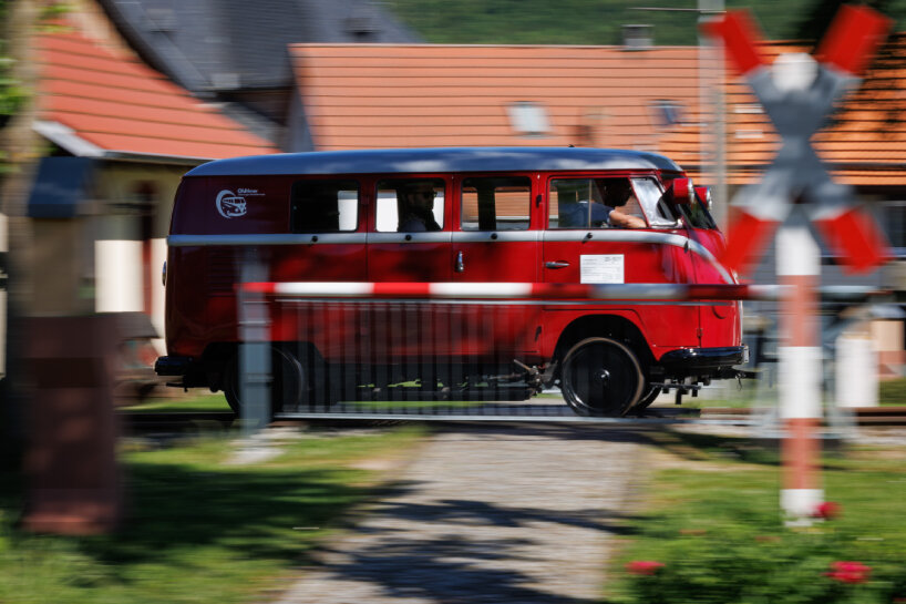 the experts from the Classic Vehicles department of Volkswagen Commercial Vehicles found the Bulli rail bus