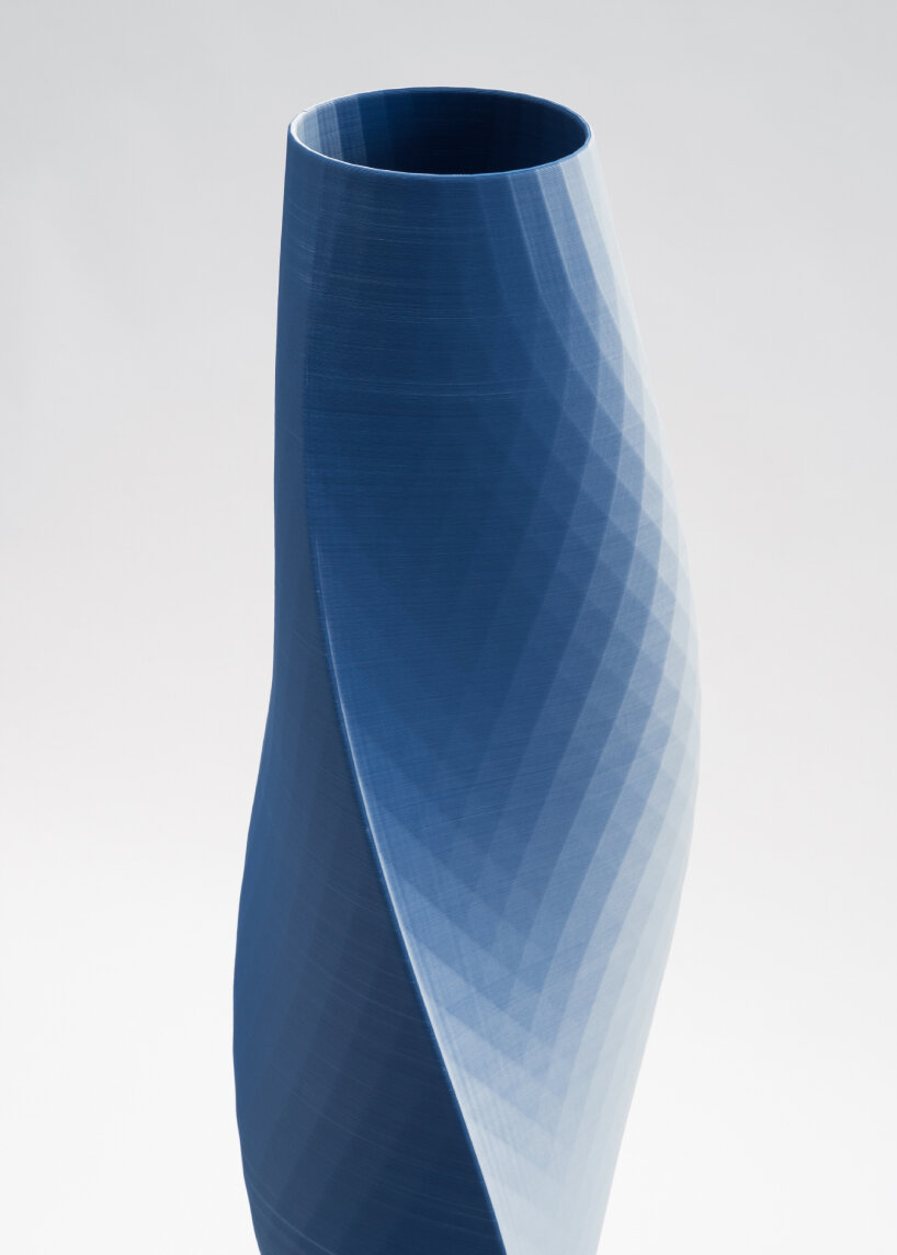 detailed view of the 3D printed porcelain vase, Dunes