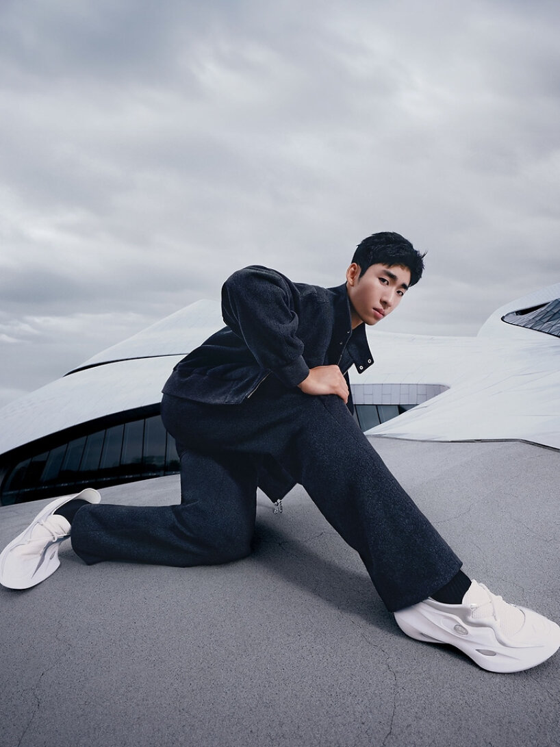 Lin Xiaojun wears the FENDI MAD sneakers in white and metallic silver