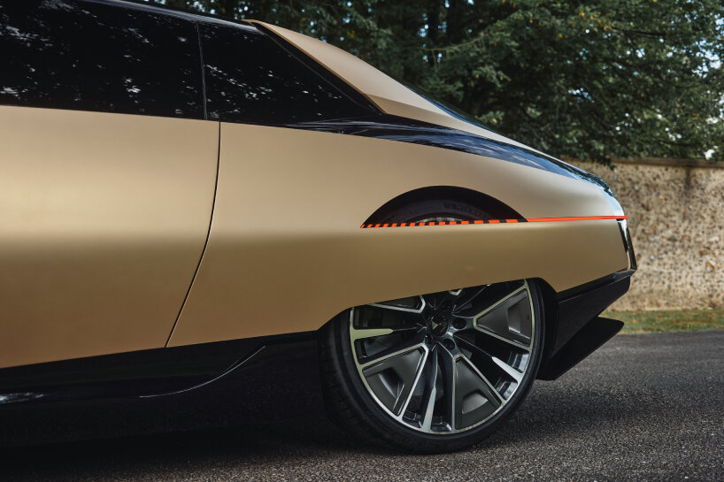 features that weren’t on the 1970s model appear in the refreshed Citroën SM Tribute
