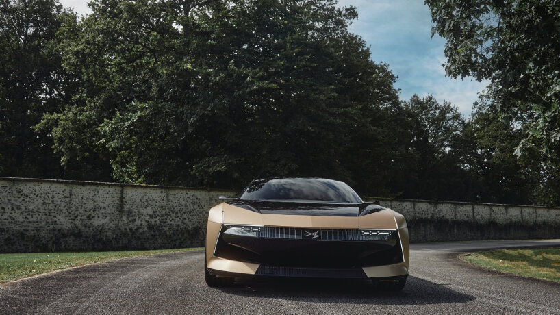 front view of DS Automobiles' Citroën SM Tribute