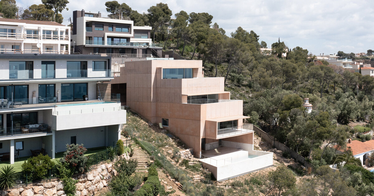 pedro cardigo captures alvaro siza's casa colien, a stepped volume