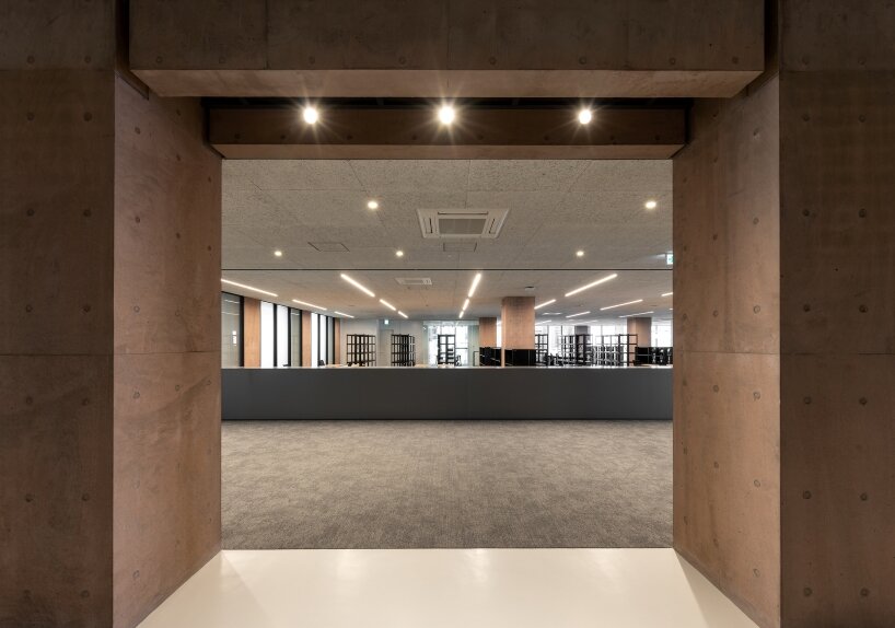 softening the previously rigid atmosphere of the campus and the surrounding cityscape