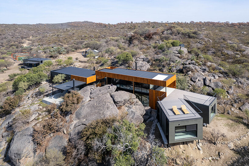 Estudio Palacios house stones