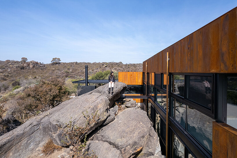 Estudio Palacios house stones