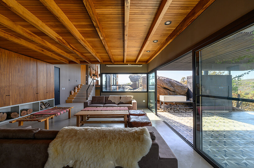 Estudio Palacios house stones