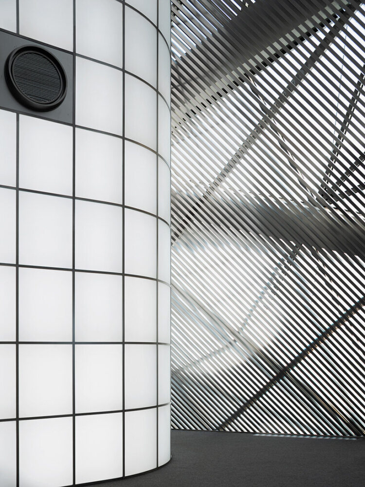 the local climate’s intense heat necessitated careful planning for the top floor