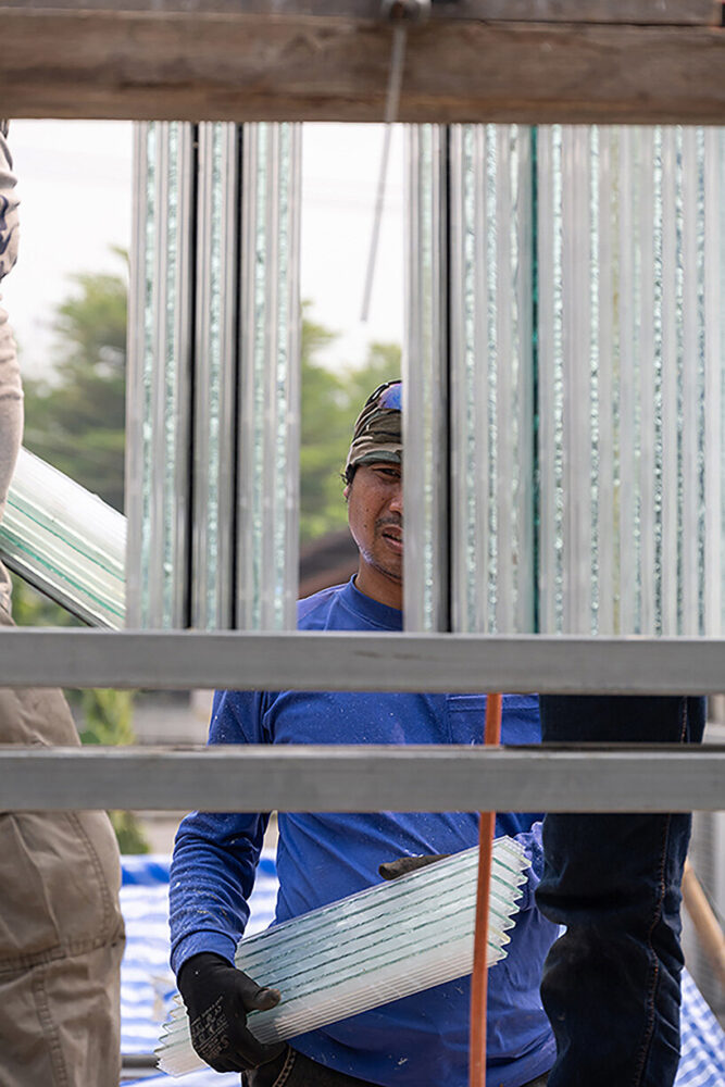 large eaves provide shade