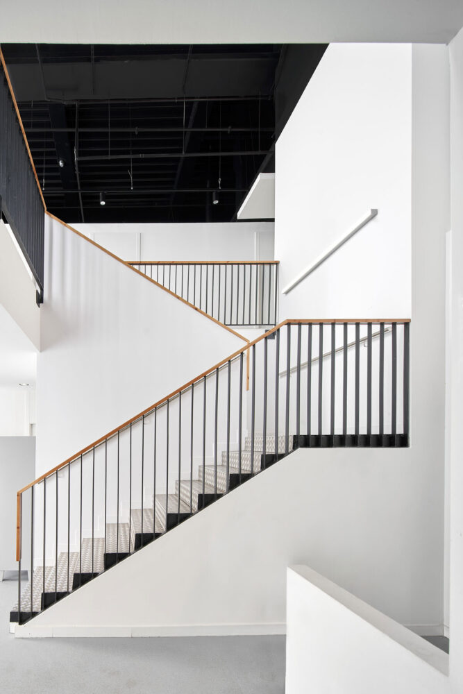 this feature also provides insight into the various manufacturing phases of the cocoa cream