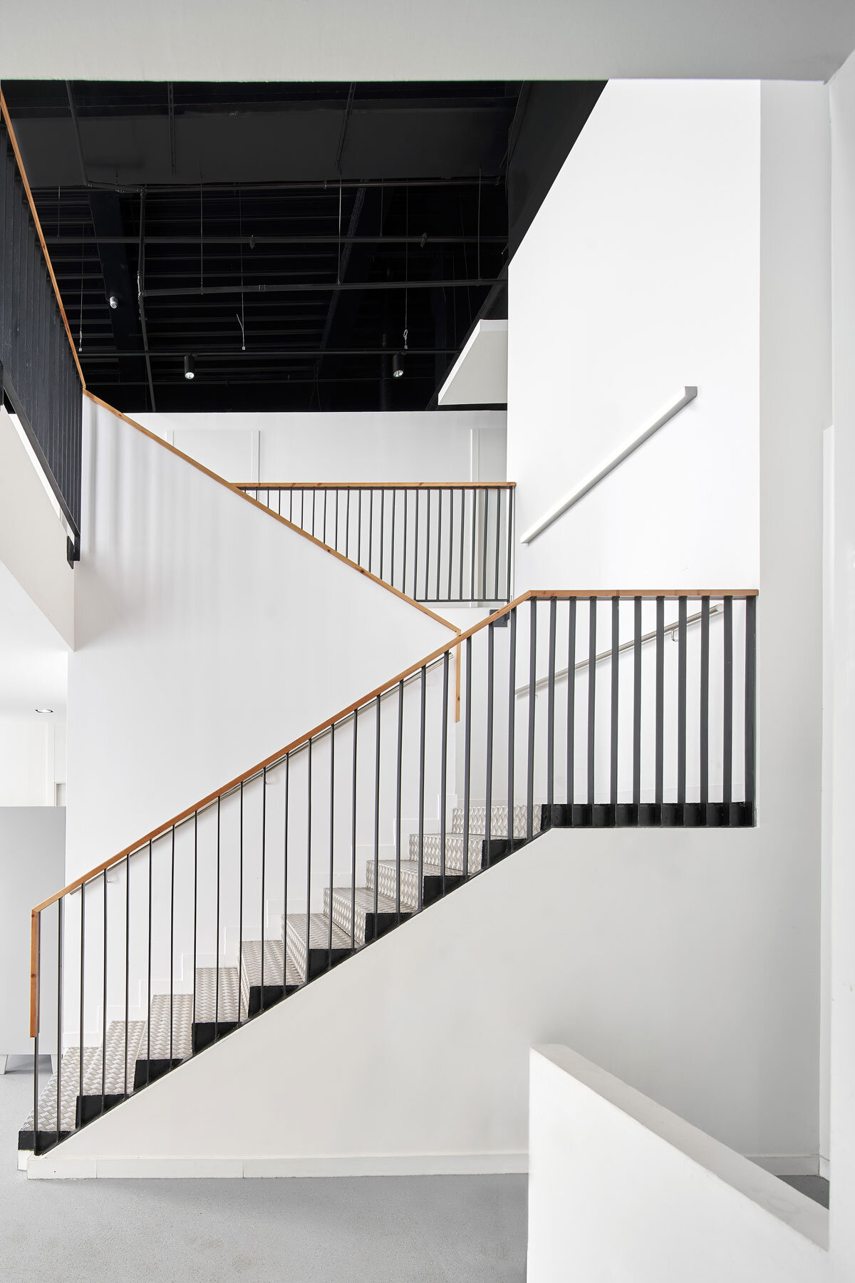 this feature also provides insight into the various manufacturing phases of the cocoa cream