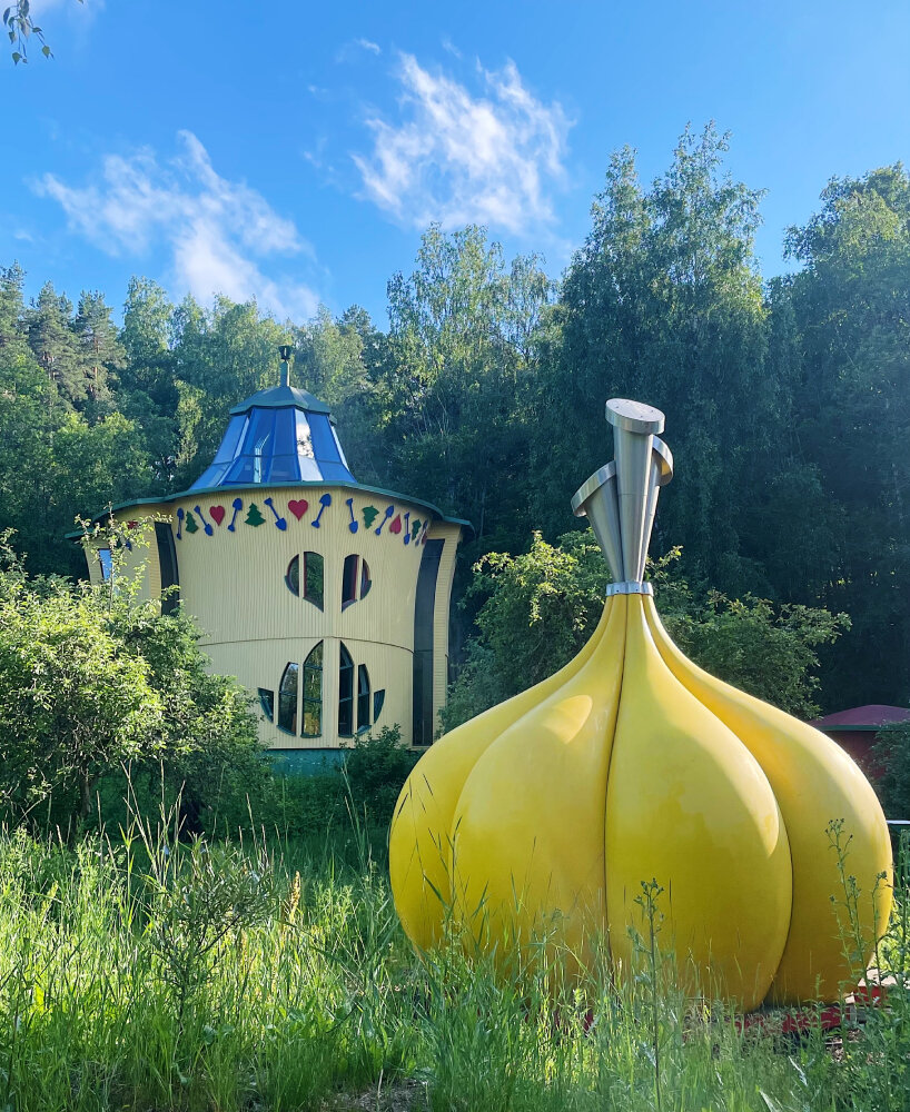 from garlic-shaped sauna to leaf house: inside jan-erik andersson's liveable artworks in turku