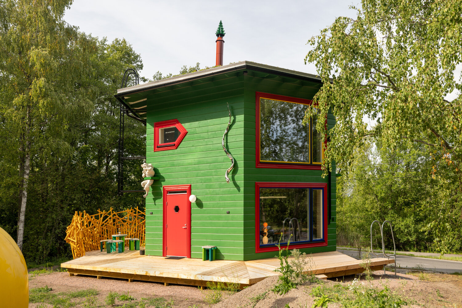 from garlic-shaped sauna to leaf house: inside jan-erik andersson's liveable artworks in turku