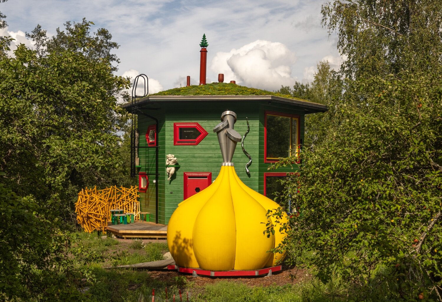 from garlic-shaped sauna to leaf house: inside jan-erik andersson's liveable artworks in turku