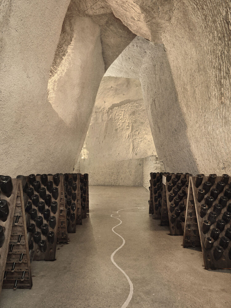 Ridling tables, Crayère Blanc de Blancs | image © Grégoire Machavoine