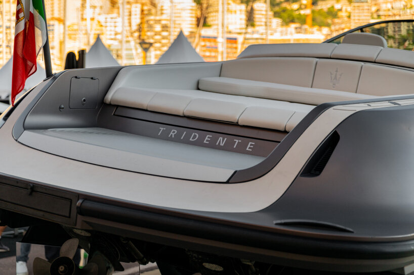seating space on the rear of TRIDENTE