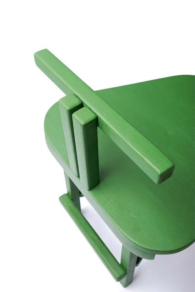 two wooden bars act as support for the lower backrest