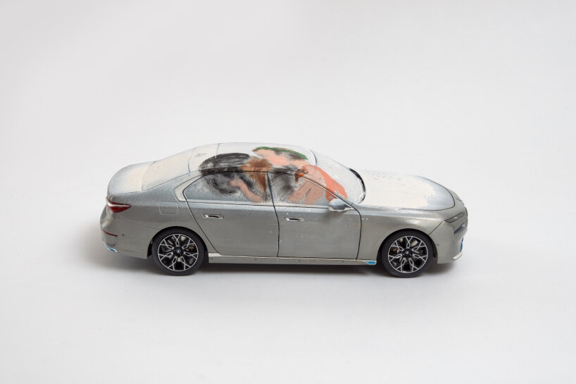 miniature BMW i7 frieze
