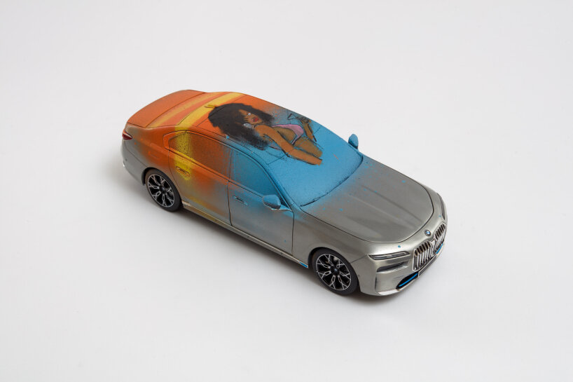 miniature BMW i7 frieze