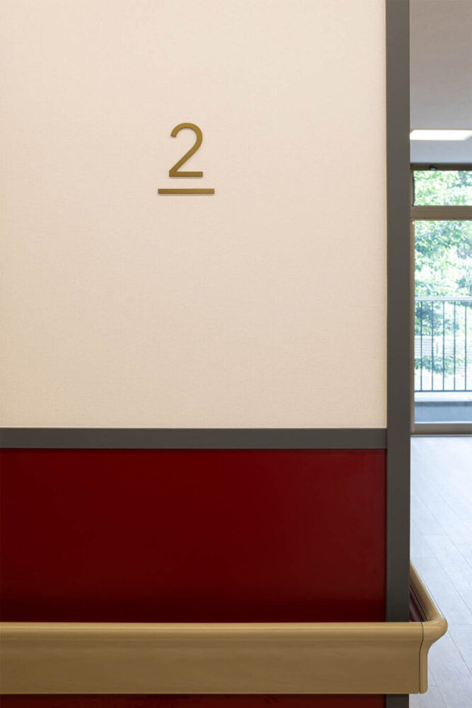 the facility's renovation harmonizes the cleanliness of a medical environment with a warm atmosphere