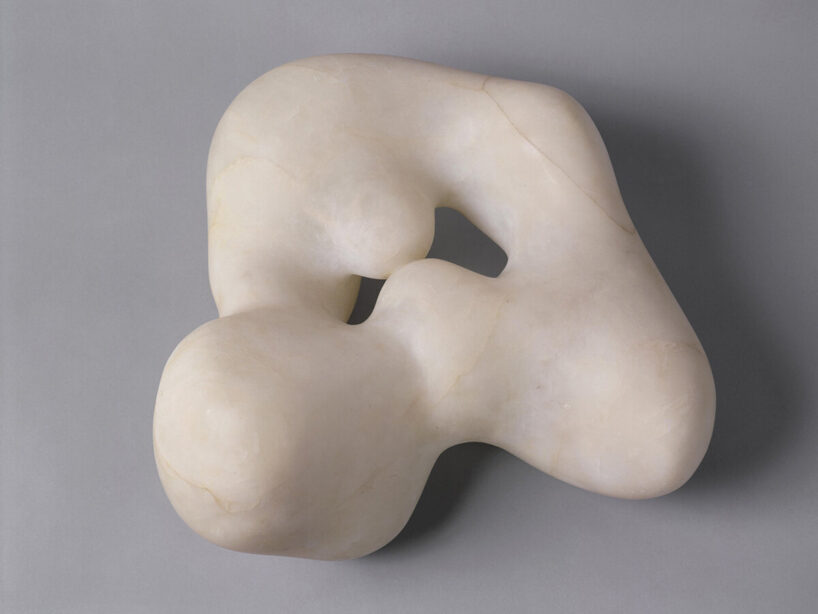 Isamu Noguchi, Leda, 1942. Alabaster. 10 1/4 x 18 3/4 x 18 3/4 in. Photo: Kevin Noble. ©INFGM / ARS