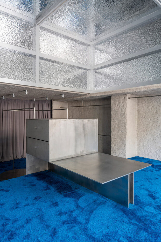 located in a central pedestrian and commercial area