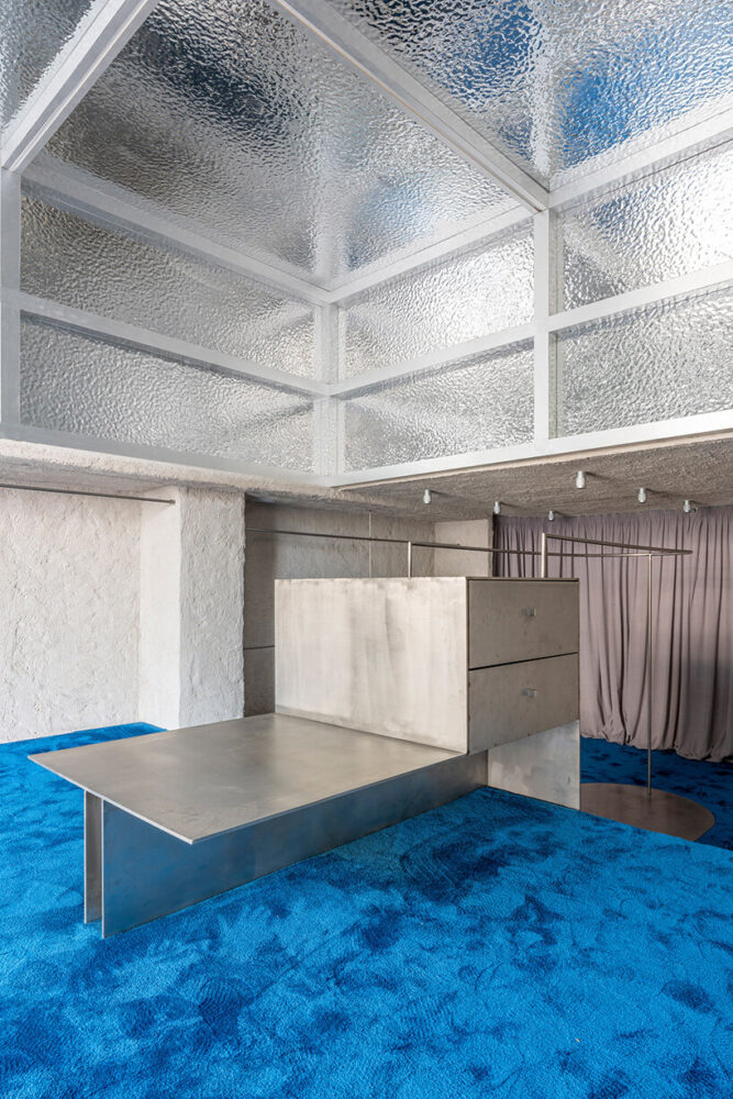 this piece conceals structural elements, such as pillars, lowered beams, and irregular angles